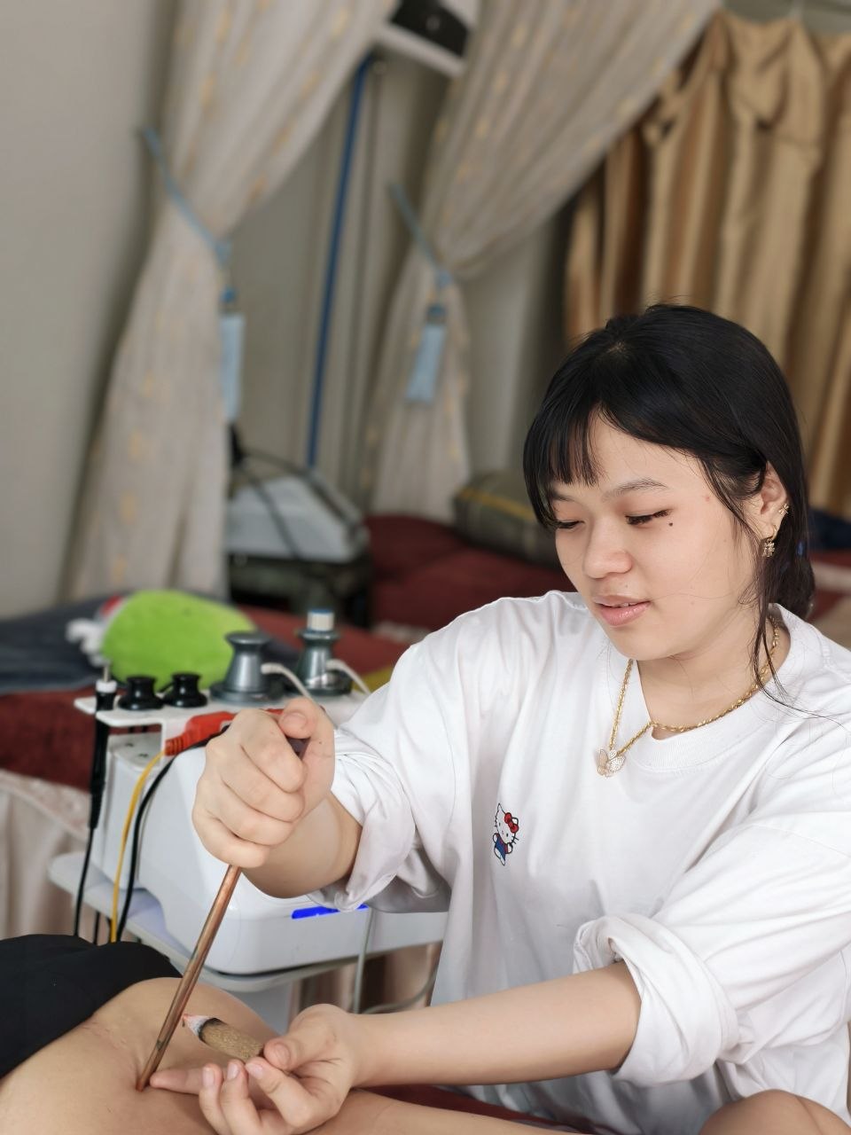 Chăm sóc châm cứu kết hợp cứu ngải tại HG Mộc Bản