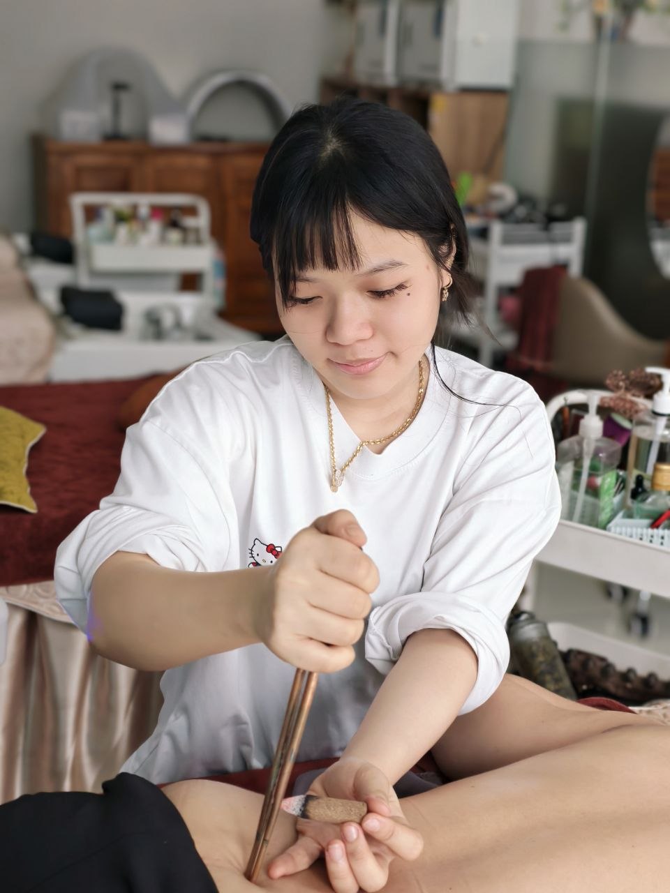 Thao tác chăm sóc châm cứu kết hợp cứu ngải tại HG Mộc Bản